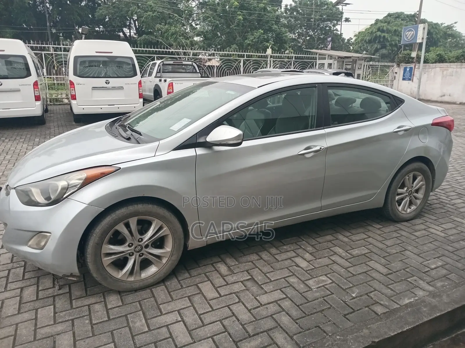 Hyundai Elantra 2011 Silver