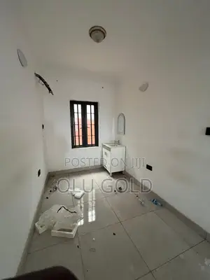 2bdrm Block of Flats in Brown Gate Estate for rent