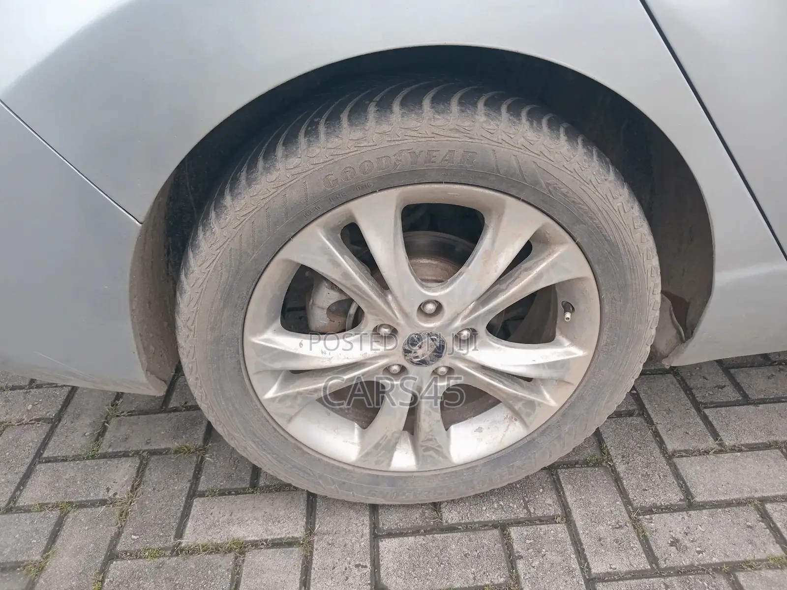 Hyundai Elantra 2011 Silver