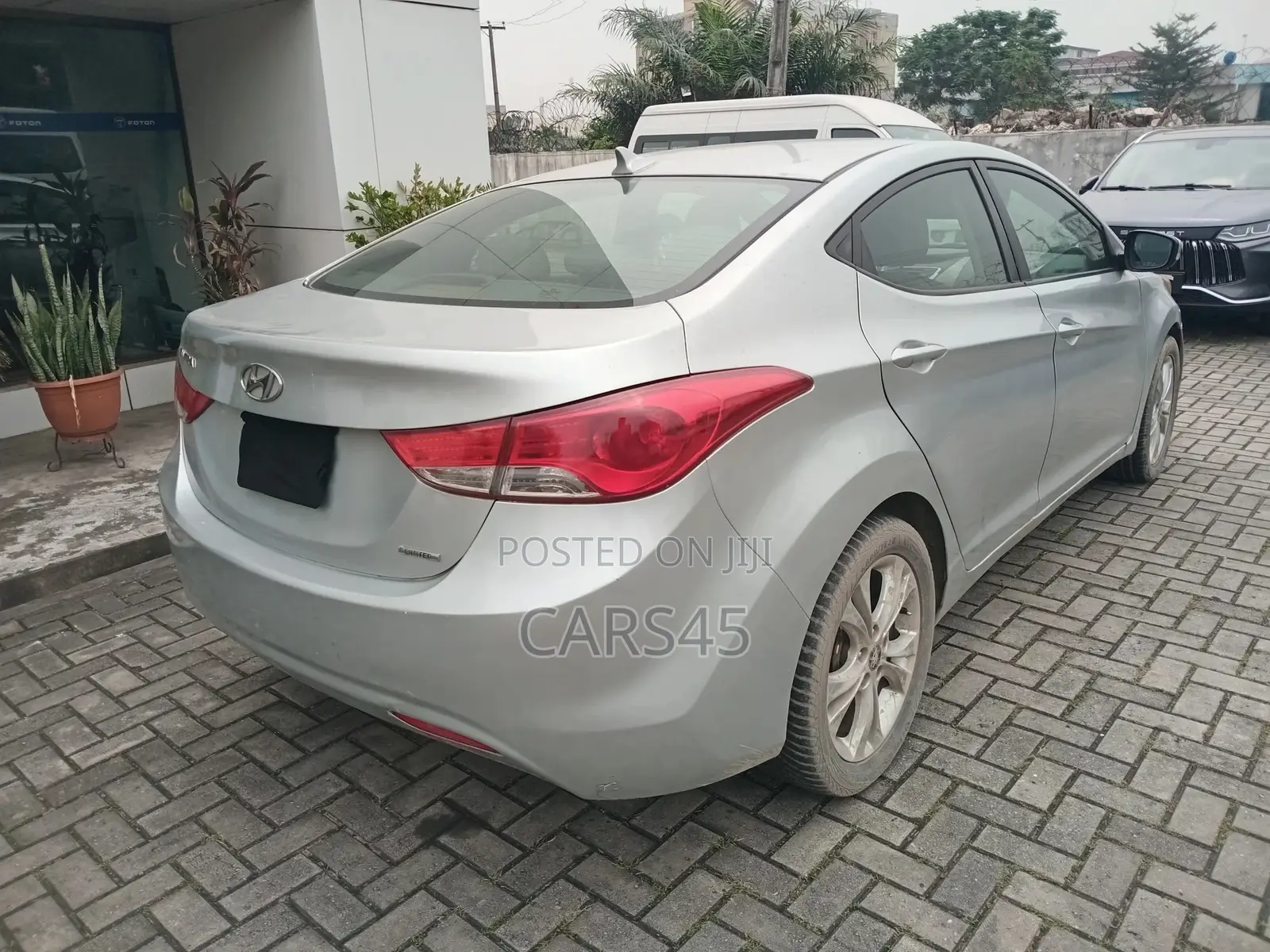 Hyundai Elantra 2011 Silver