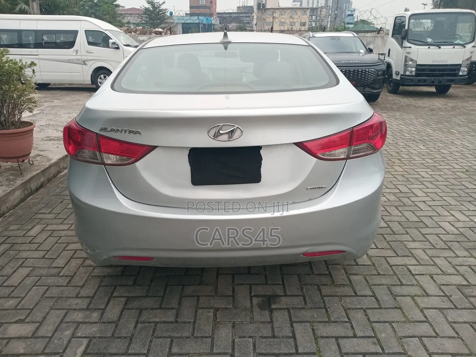 Hyundai Elantra 2011 Silver