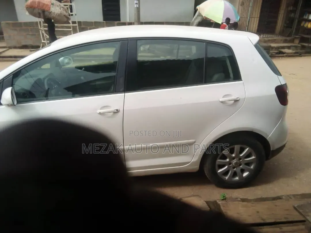 Volkswagen Golf 2005 White