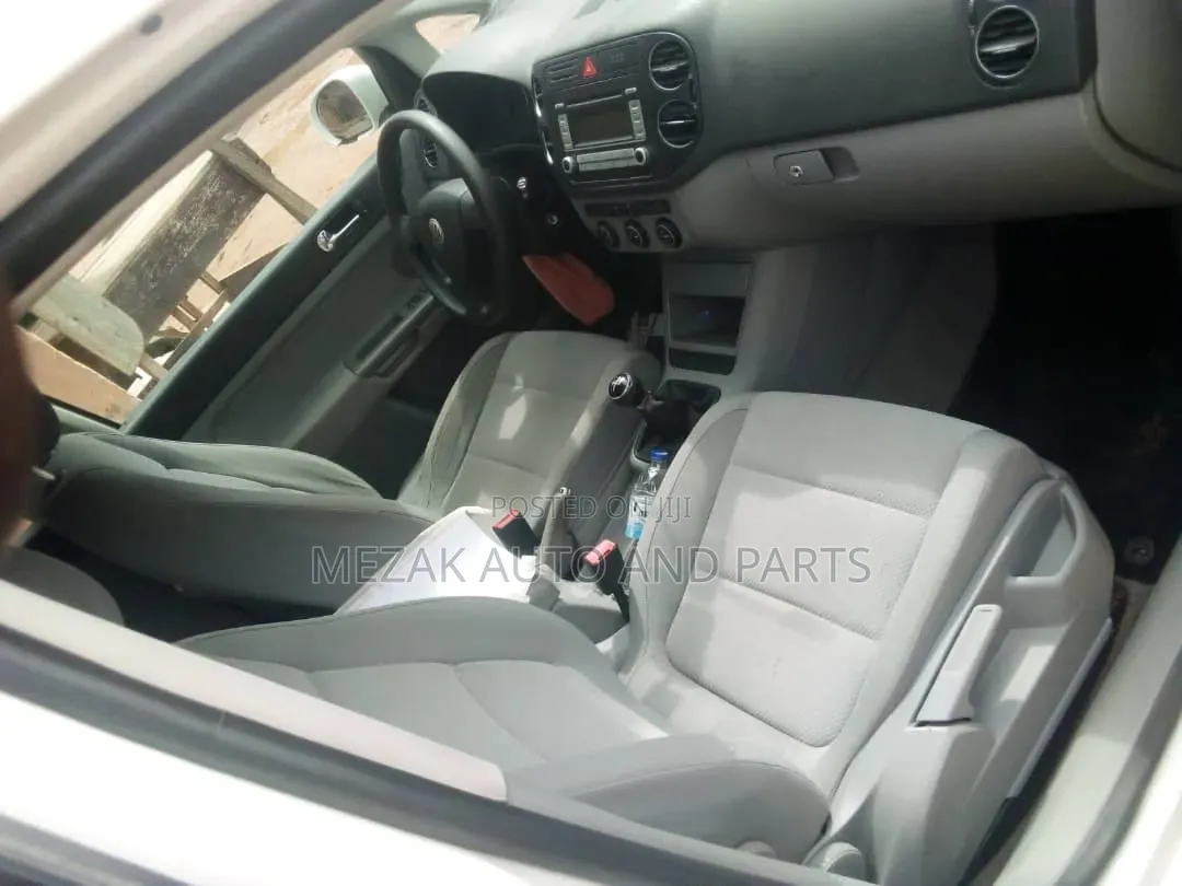 Volkswagen Golf 2005 White