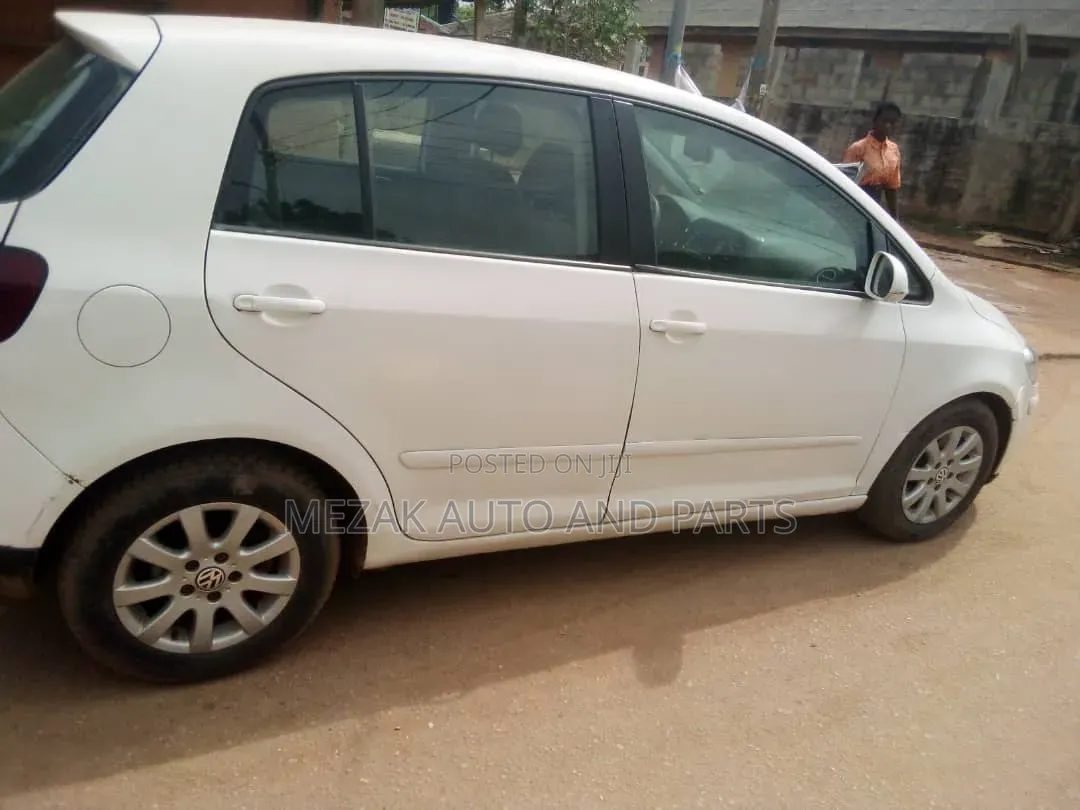 Volkswagen Golf 2005 White