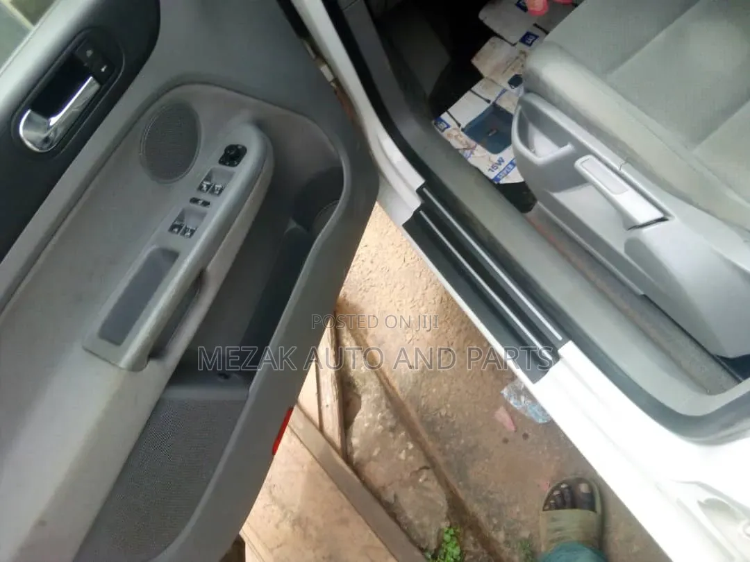 Volkswagen Golf 2005 White