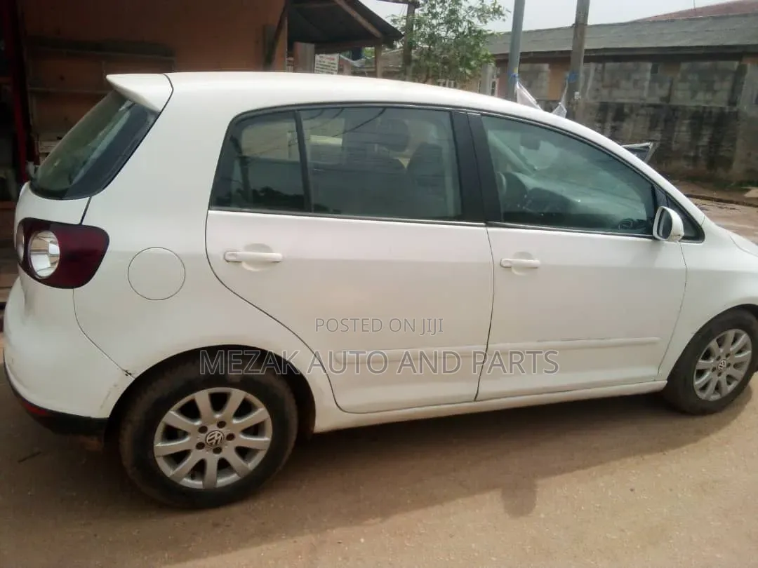 Volkswagen Golf 2005 White