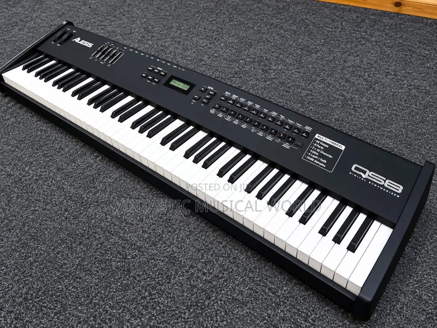 Alesis Qs8 Top Synthesizer Workstation