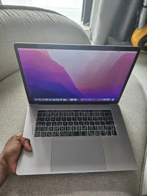 Laptop Apple MacBook Pro 2017 16GB Intel Core i7 SSD 512GB