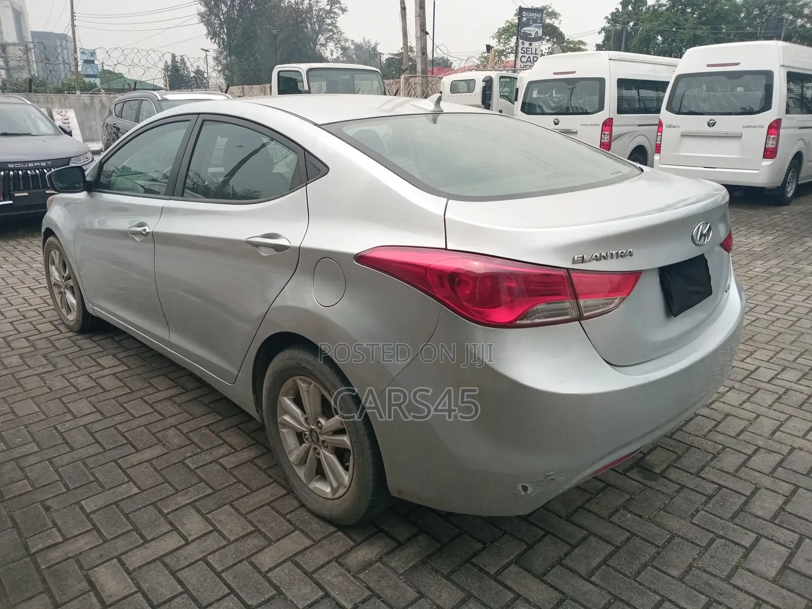 Hyundai Elantra 2011 Silver