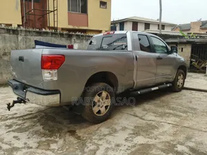 Toyota Tundra 2010 Silver