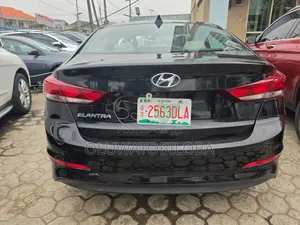 Hyundai Elantra SE Sedan FWD (2.0L 4cyl 6M) 2017 Black