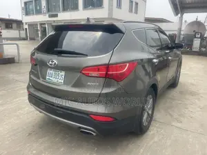 Hyundai Santa Fe 2015 Brown