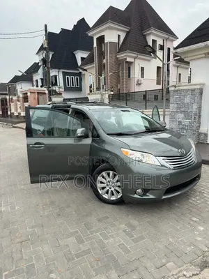 Toyota Sienna Limited 7-Passenger 4dr Minivan AWD (3.5L 6cyl 6A) 2014