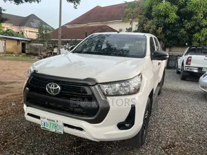 Toyota Hilux 2025 White
