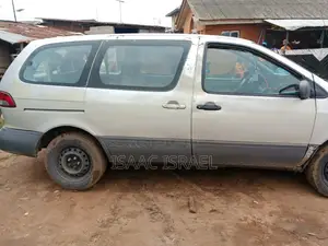 Toyota Sienna LE 2002 Silver