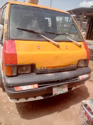Mitsubishi L300 1999