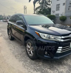 Toyota Highlander XLE 4dr SUV AWD (3.5L 6cyl 6A) 2015 Black