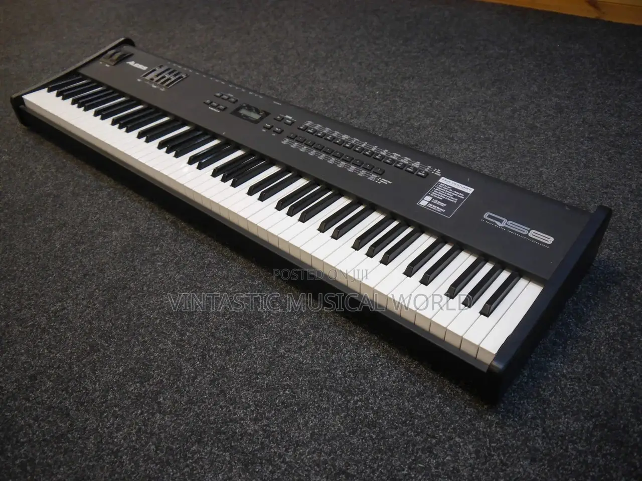 Alesis Qs8 Top Synthesizer Workstation