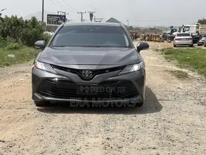 Toyota Camry XLE FWD (2.5L 4cyl 8AM) 2018 Gray