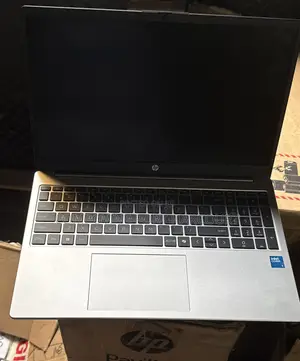 New Laptop HP 240 8GB Intel Core i5 SSD 512GB