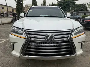 Lexus LX 570 AWD 2016 White