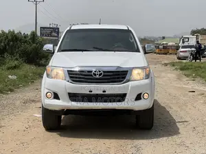 Toyota Hilux 2012 White