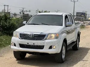 Toyota Hilux 2012 White