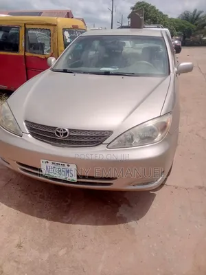 Toyota Camry LE 4dr Sedan (2.4L 4cyl 5A) 2005 Gold