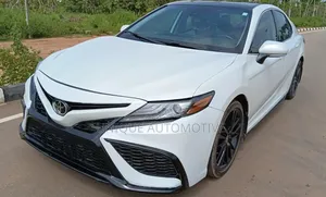 Toyota Camry XSE 2023 Off white