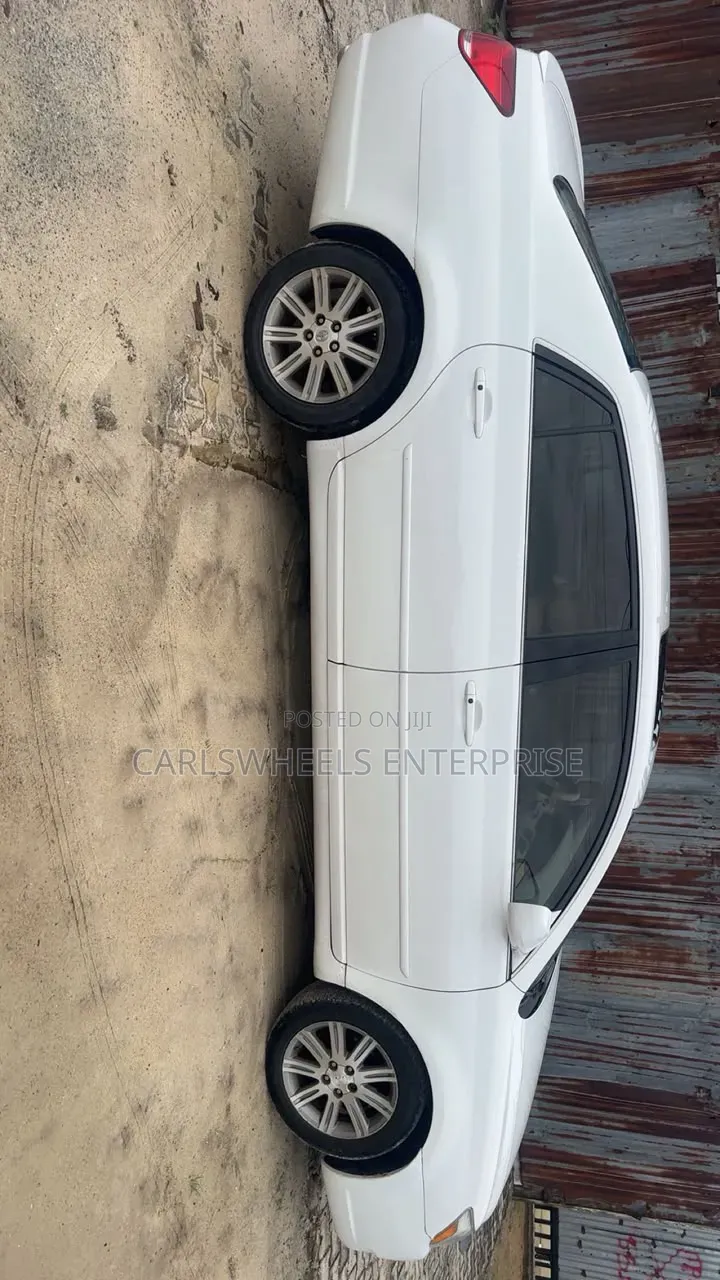 Toyota Avalon 2006 White