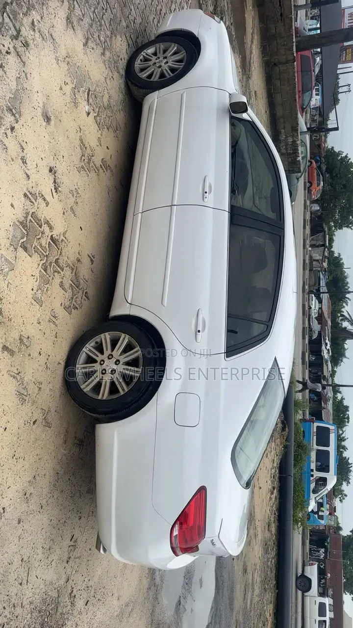 Toyota Avalon 2006 White