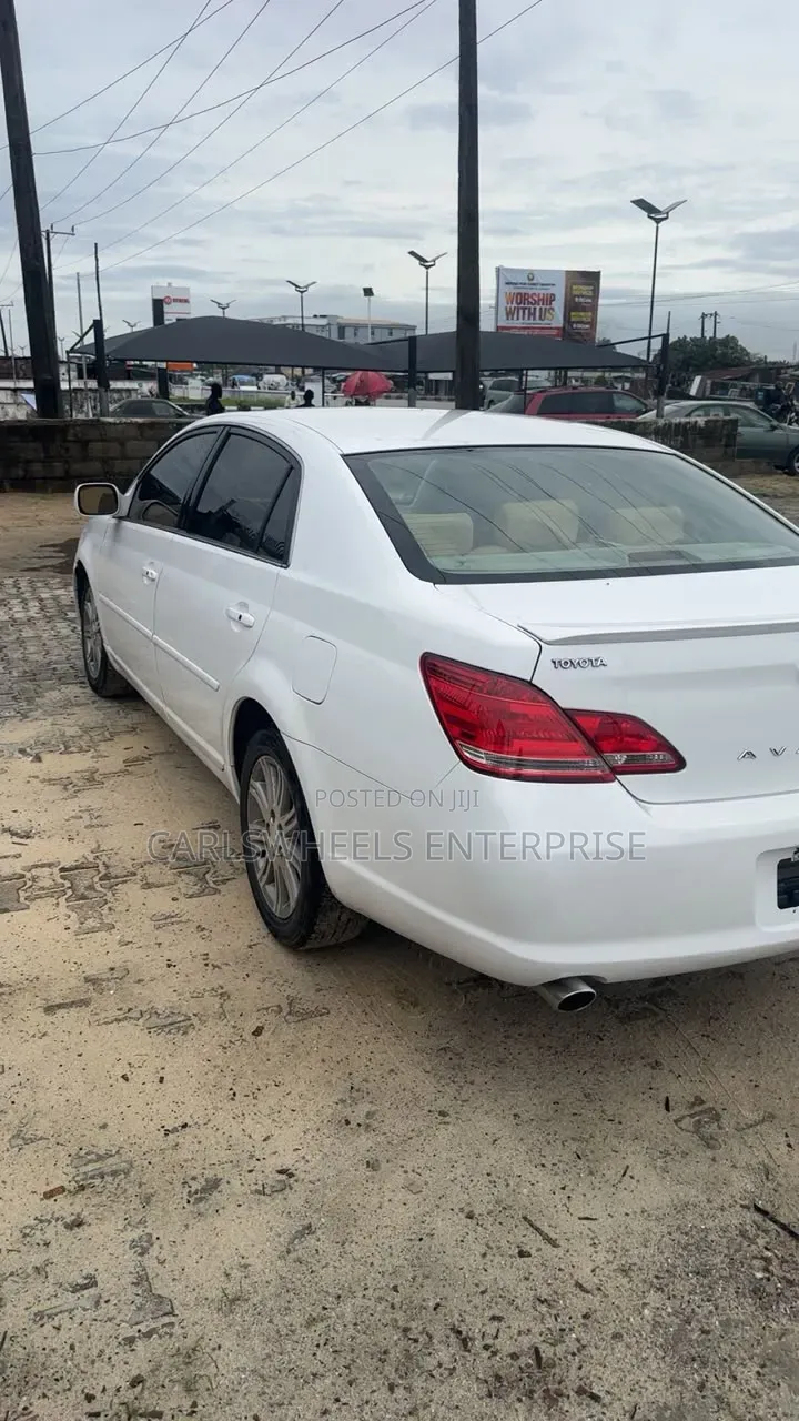 Toyota Avalon 2006 White