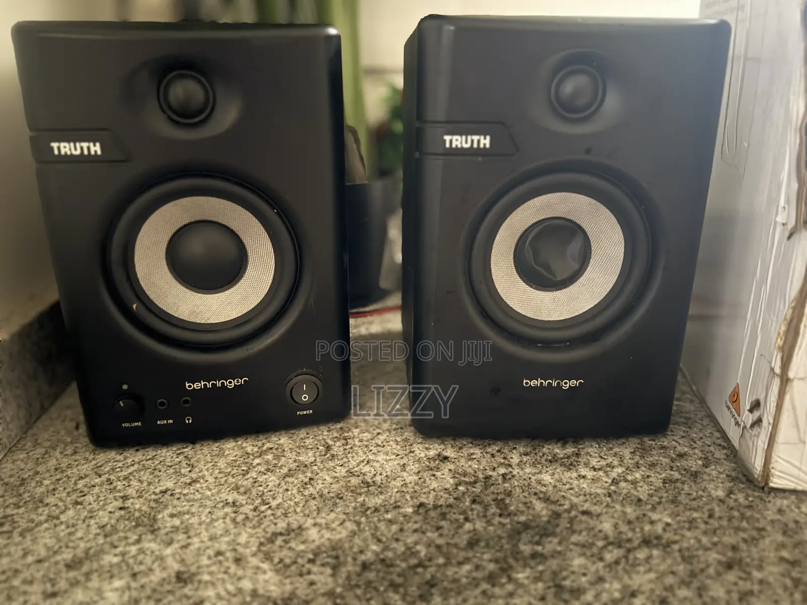 Behringer TRUTH 4.5 Powered Studio Monitors Speaker
