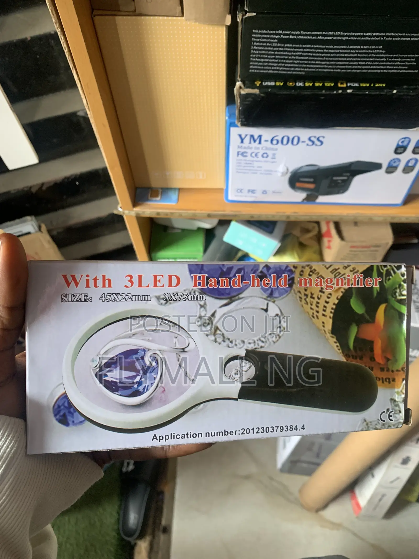 With 3LED Hand-Held Magnifier