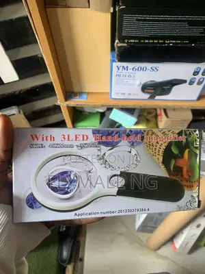 With 3LED Hand-Held Magnifier