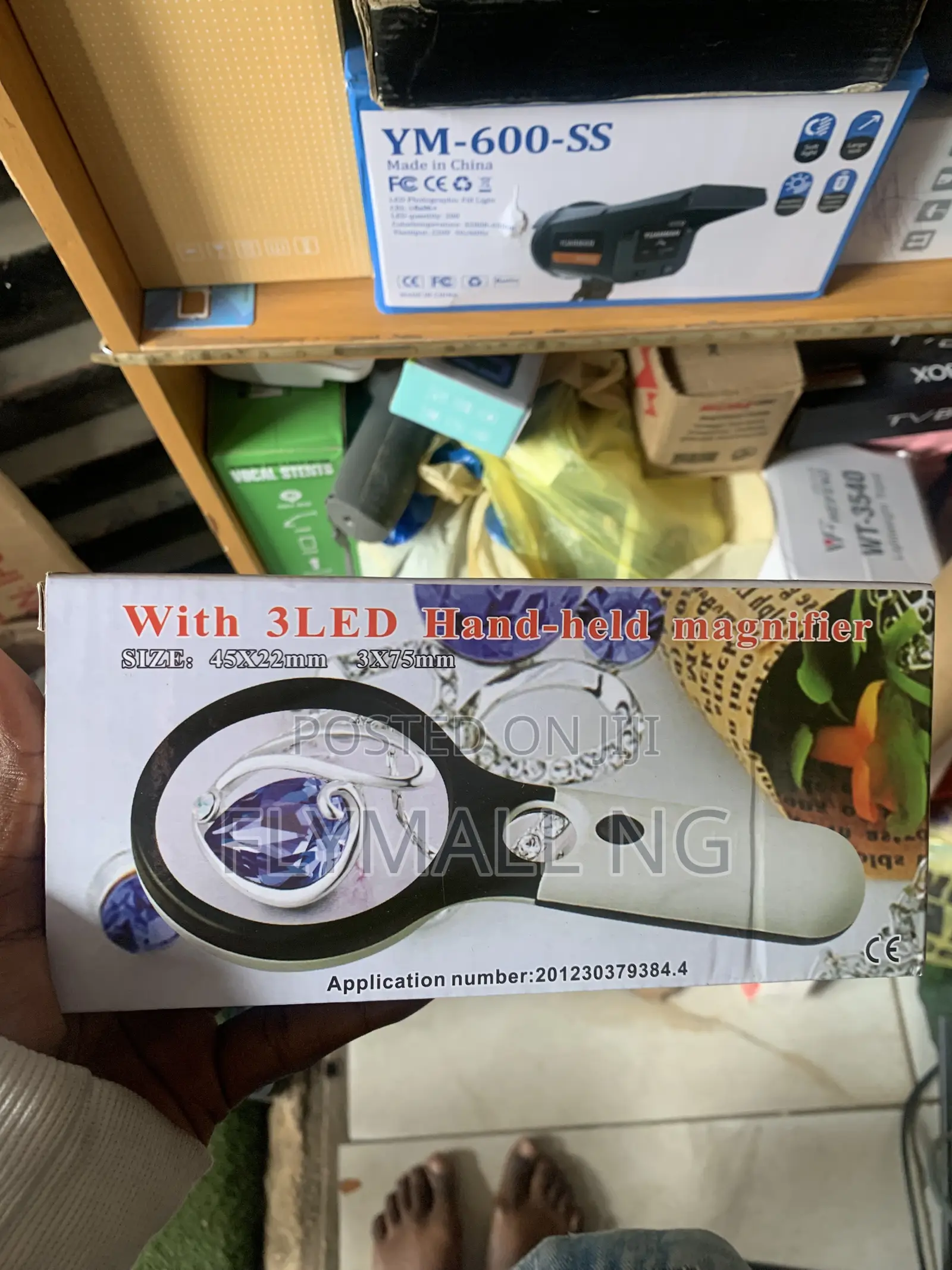 With 3LED Hand-Held Magnifier