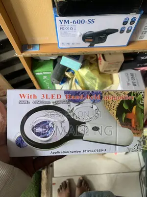 With 3LED Hand-Held Magnifier