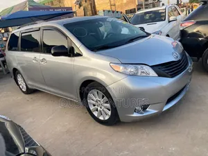 Toyota Sienna Limited 7 Passenger 2011 Silver