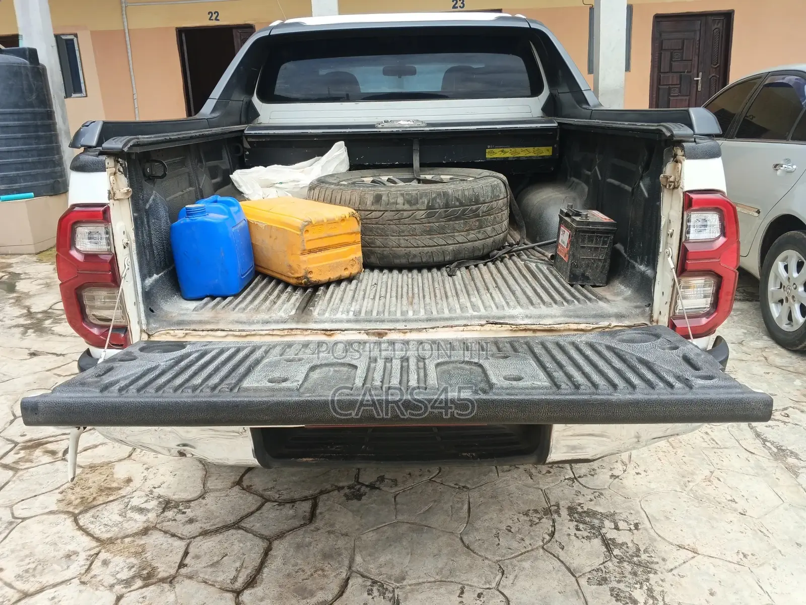 Toyota Hilux 2010 White