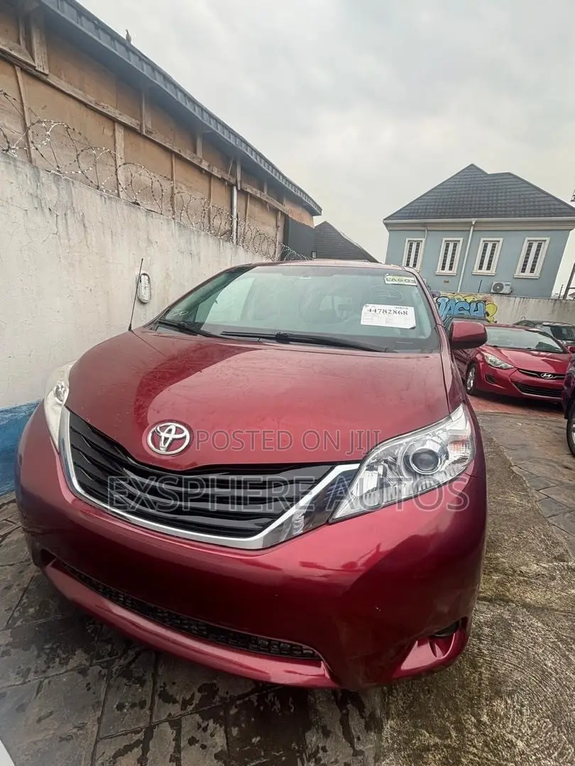 Toyota Sienna LE 8 Passenger 2011 Red