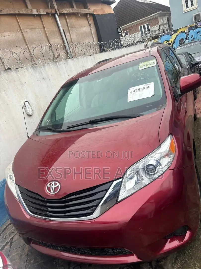 Toyota Sienna LE 8 Passenger 2011 Red