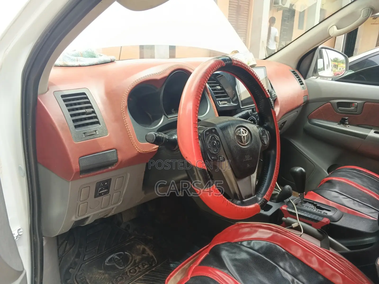 Toyota Hilux 2010 White