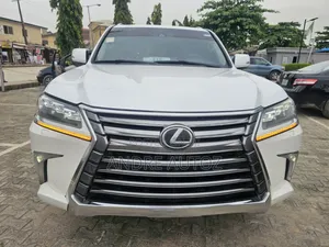 Lexus LX 570 AWD 2017 White