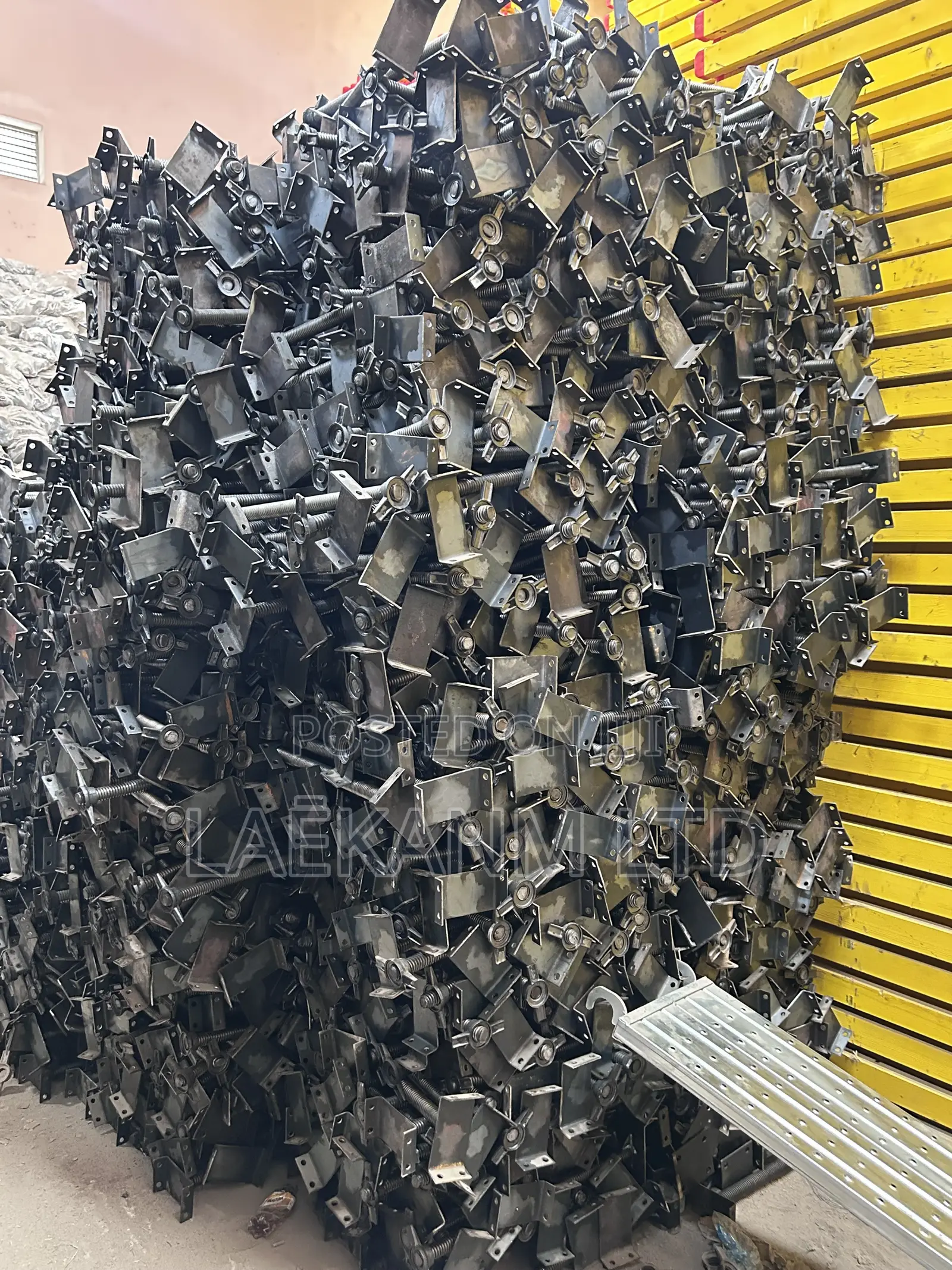 Black Screw Jack (Flat and U Base)