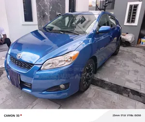 Toyota Matrix S Hatchback FWD (2.4L 4cyl 5A) 2010 Blue