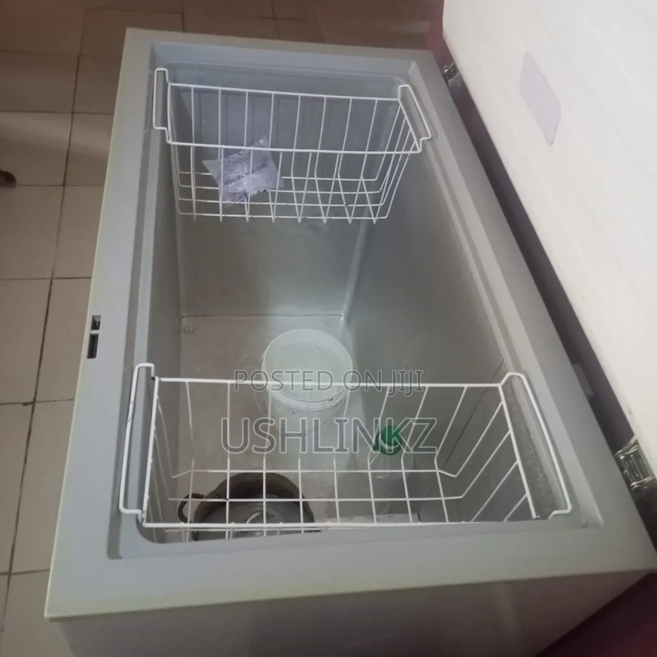 Hisense Deep Freezer 259L