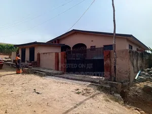4bdrm Bungalow in Oke Ogba, Akure for sale