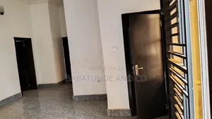 3bdrm Apartment in Old Bodija for rent