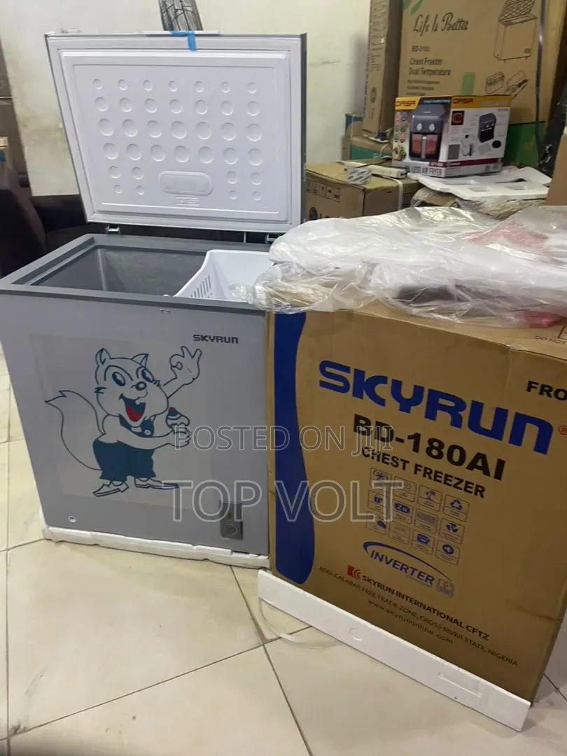Skyrun 180L Spacious Chest Fre