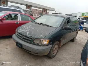 Toyota Sienna 1999 Blue